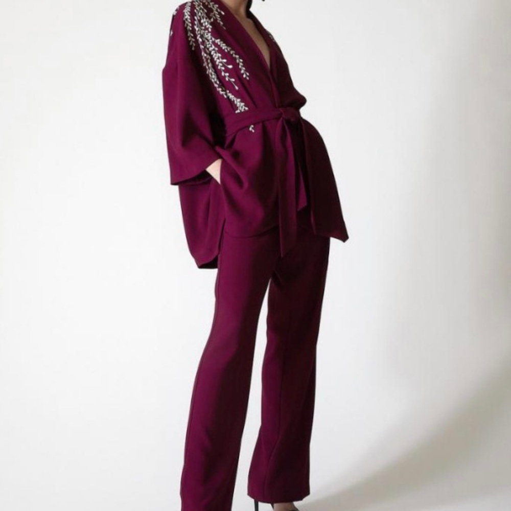 Natori Solid Crepe Embroidered Wrap Jacket Size M